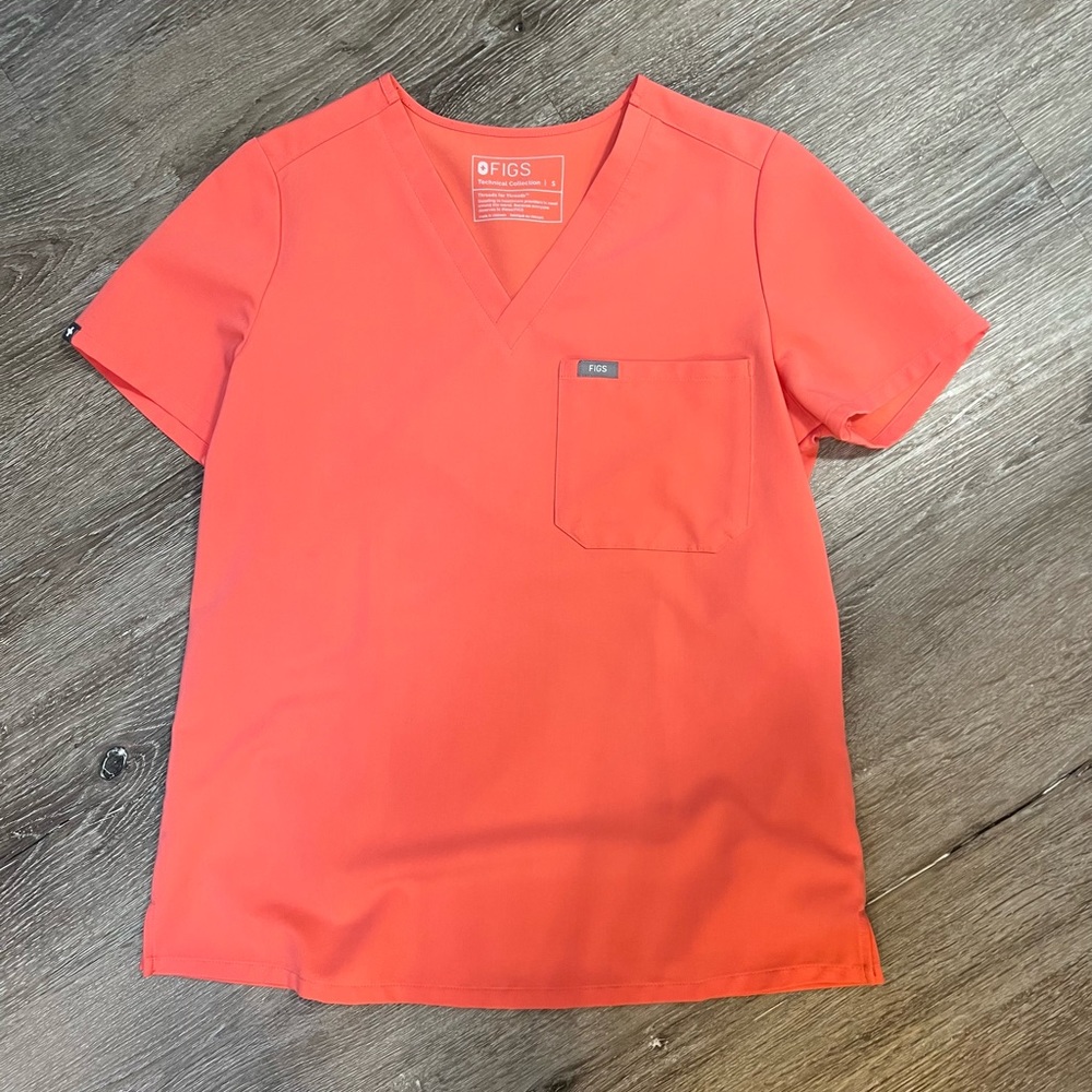 Figs Women's Coral V-Neck Scrub Top